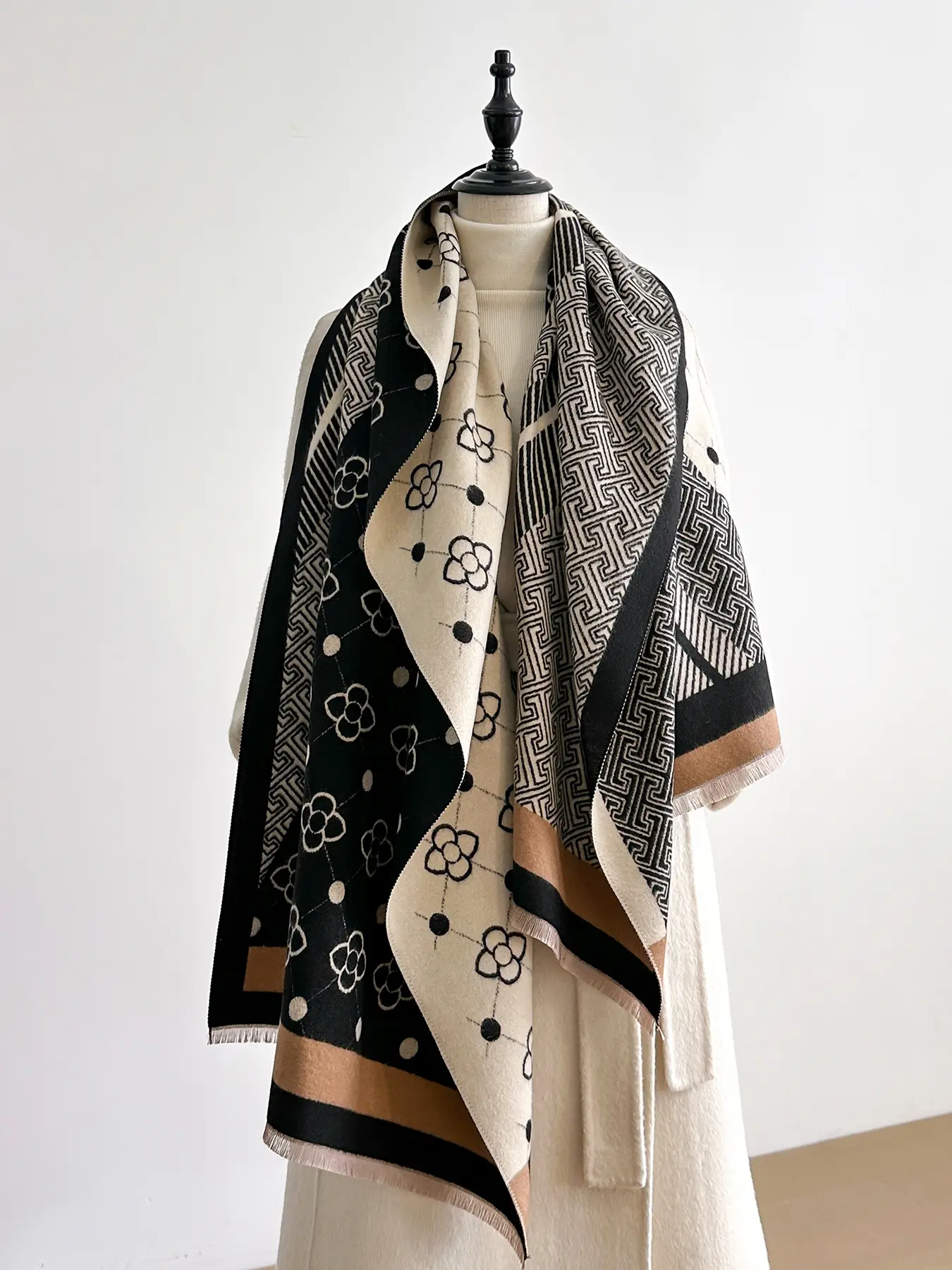 Women's Geometric Patchwork Square Scarf, Soft Multifunctional Shawl for Fall & Winter, Fashionable Daily Accessory, Casual Style