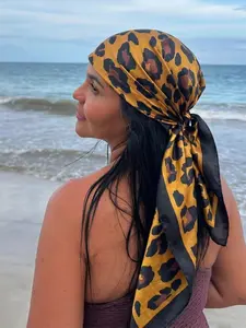 Women's Fashion Leopard Satin Square Scarf 90x90cm, Muslim Headscarf, Beach Sun Protection, Bandana Multi-Use Shawl Hairband, Summer Scarf, UV Protector Scarf
