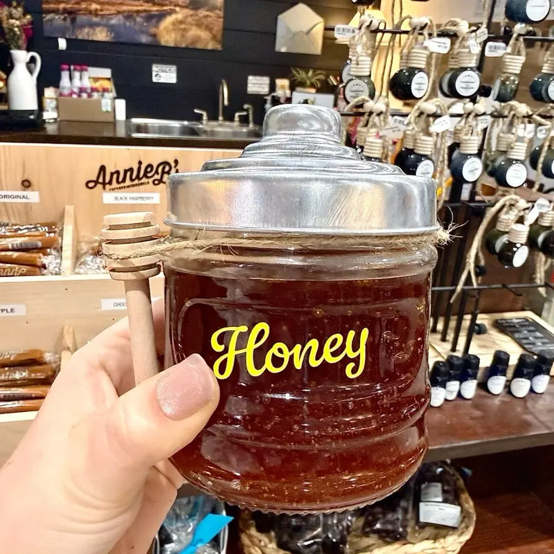 Honey and vanilla scented gel candle with honeycomb stick