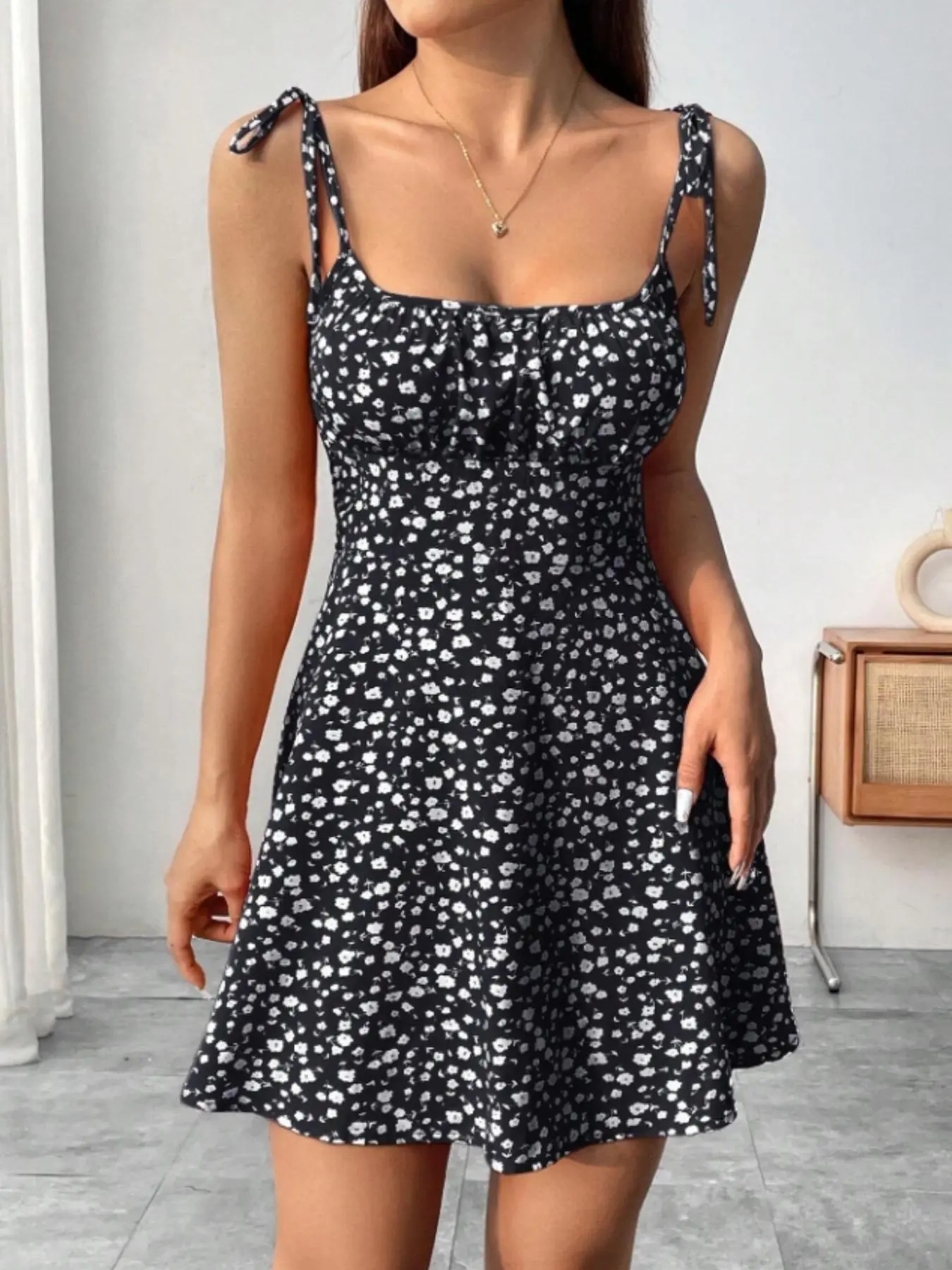 Women's Ditsy Floral Print Cami Dress, Sweet Fashion Casual Boho Style Chic Fitted Sleeveless Spaghetti Strap Dress for Daily Outdoor Wear, Ladies Dress for Summer, Casual Dresses, Boho Summer Clothes