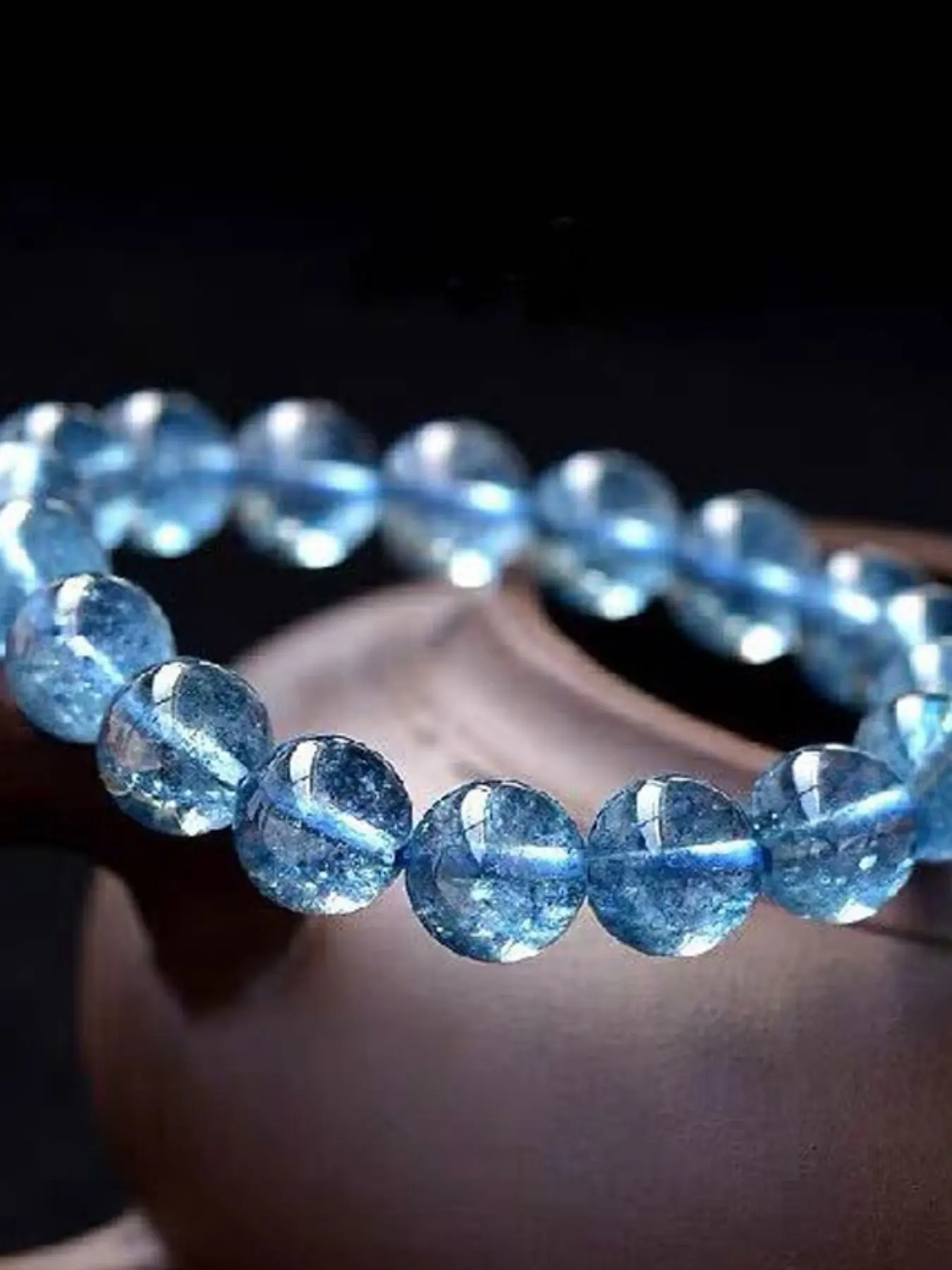 Natural Sea Blue Crystal Beaded Bracelet, Healing Chakra Balancing Gemstone Band, Elegant Women's Jewelry, Perfect Gift for Christmas, Birthday, Valentine's Day