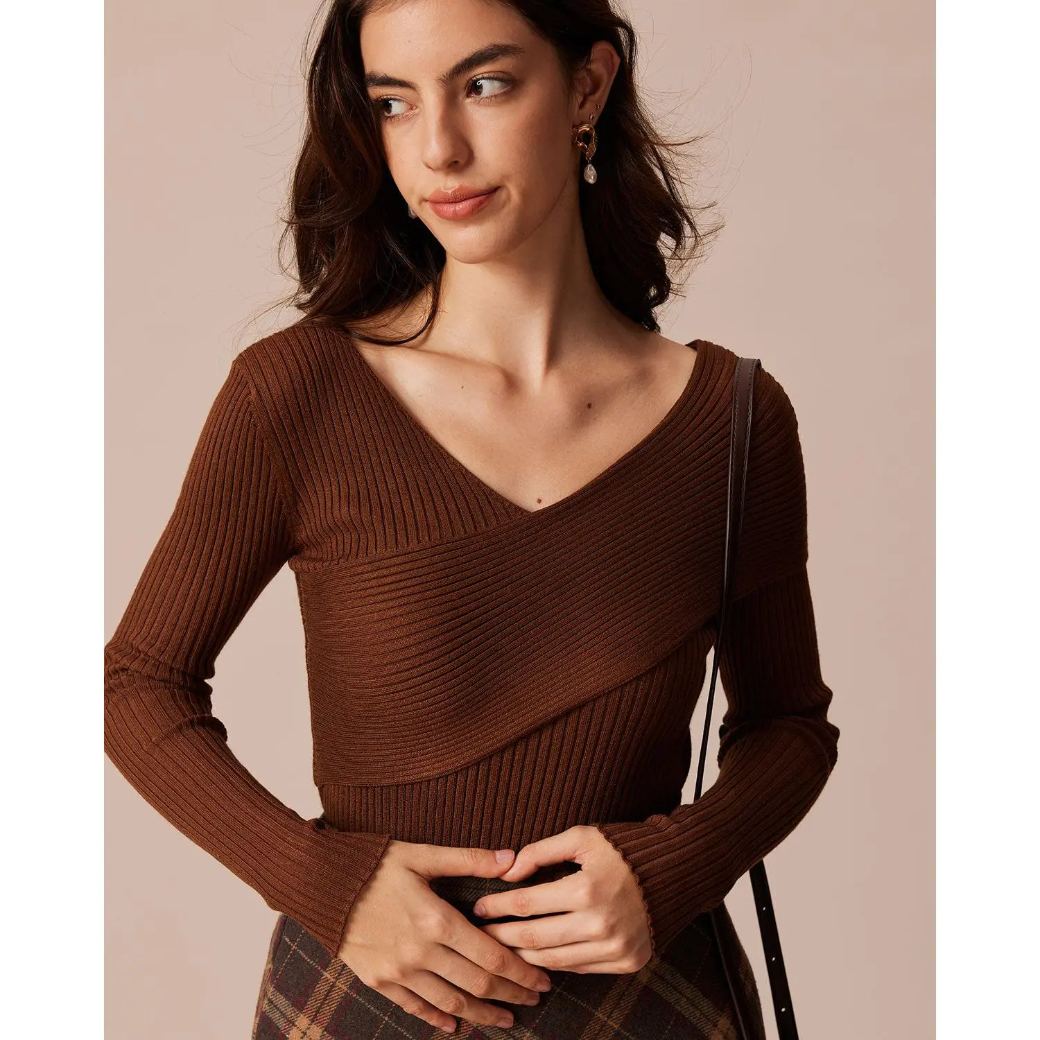 RIHOAS Women's Elegant Ribbed Lyocell Knit T-Shirt in Coffee, a Slim Fit Flattering Top for Daily Chic Wear, Flattering Tops