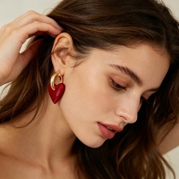 ANDKISS Retro Red Heart Dangle Earrings. A Premium, Niche-Design Accessory Featuring a Deep Red Heart Motif. The Ultimate Choice for "It Girls" and a Stunning Statement Piece for Photoshoots. The Perfect Gift for Her.