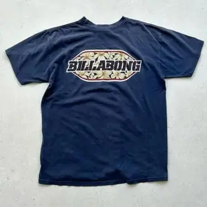 Billabong Vintage 2000s Y2K Streetwear T-Shirt Unisex Crewneck with Surf Brown Graphic Logo, Streetwear - Top
