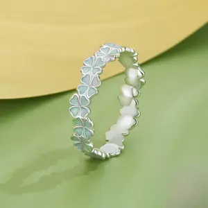 Fashionable enamel clover flower ring, simple design women's ring, is an elegant gift for daily wear