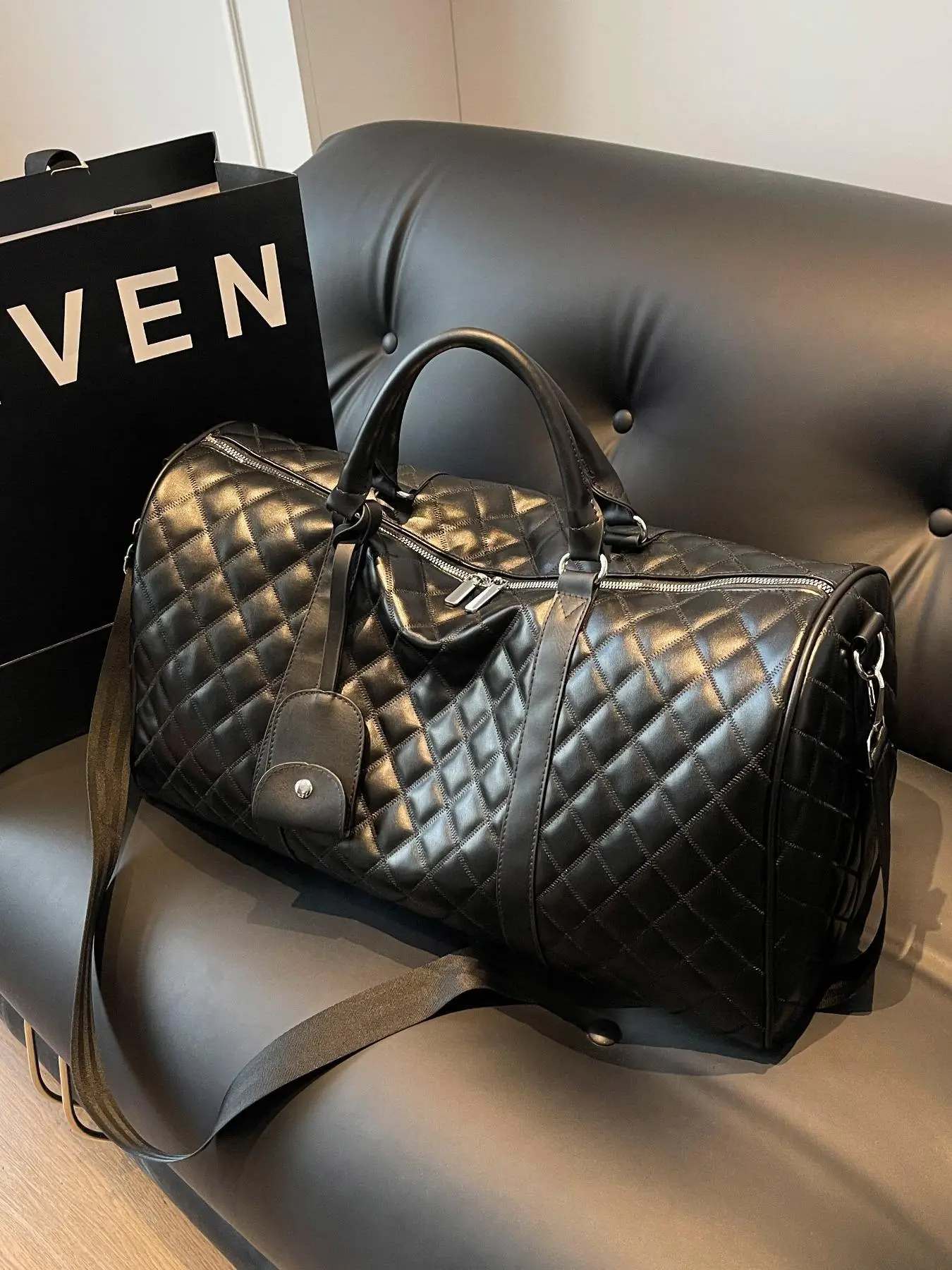 1 Piece Unisex Simple Style Plain Color Quilted Travel Bag, PU Leather Textured Large Capacity Travel Bag, Fashionable Handbag & Crossbody Bag for Tra