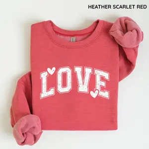 Vintage Valentine Heart Sweatshirt Retro Love Crewneck for Teachers and Women Cute Valentine Graphic Shirt Cozy Gift Idea