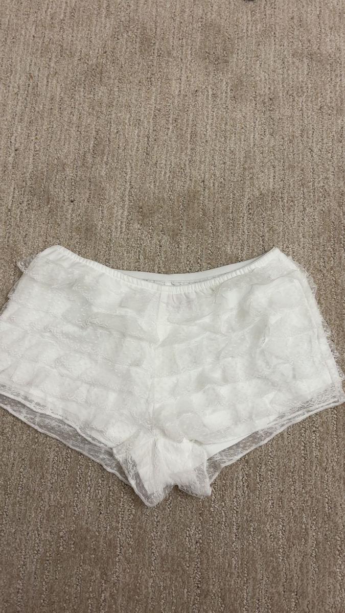 Item: WHITE, XS