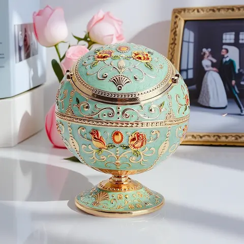 Metal Embossed Globe Ashtray with Lid - Portable Windproof Ash Tray for Indoor & Outdoor Patio Porch - Vintage Desk Decorative Ornament for Office & Home Decor - Elegant Birthday, Thanksgiving & Christmas Gift Idea for Smokers, Men & Women