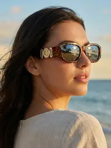 Vintage Fashion Square Sunglasses, Unisex Retro Style, Small Narrow Design, Casual Streetwear, Vacation Travel, with Case, Trendy Casual Sunglasses