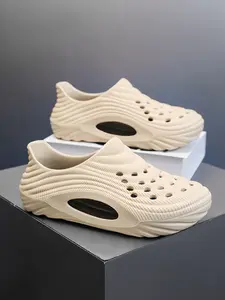 1 Pair Trendy Men's Color-Blocked Wavy Pattern Clogs| Street Trendy Casual Style | EVA Soft Cushioning + Breathable Upper + Non-Slip Wear-Resistant Outsole | Daily Outings / Beach Vacations / Bathroom / Students, Soft & Versatile Trendy Slides