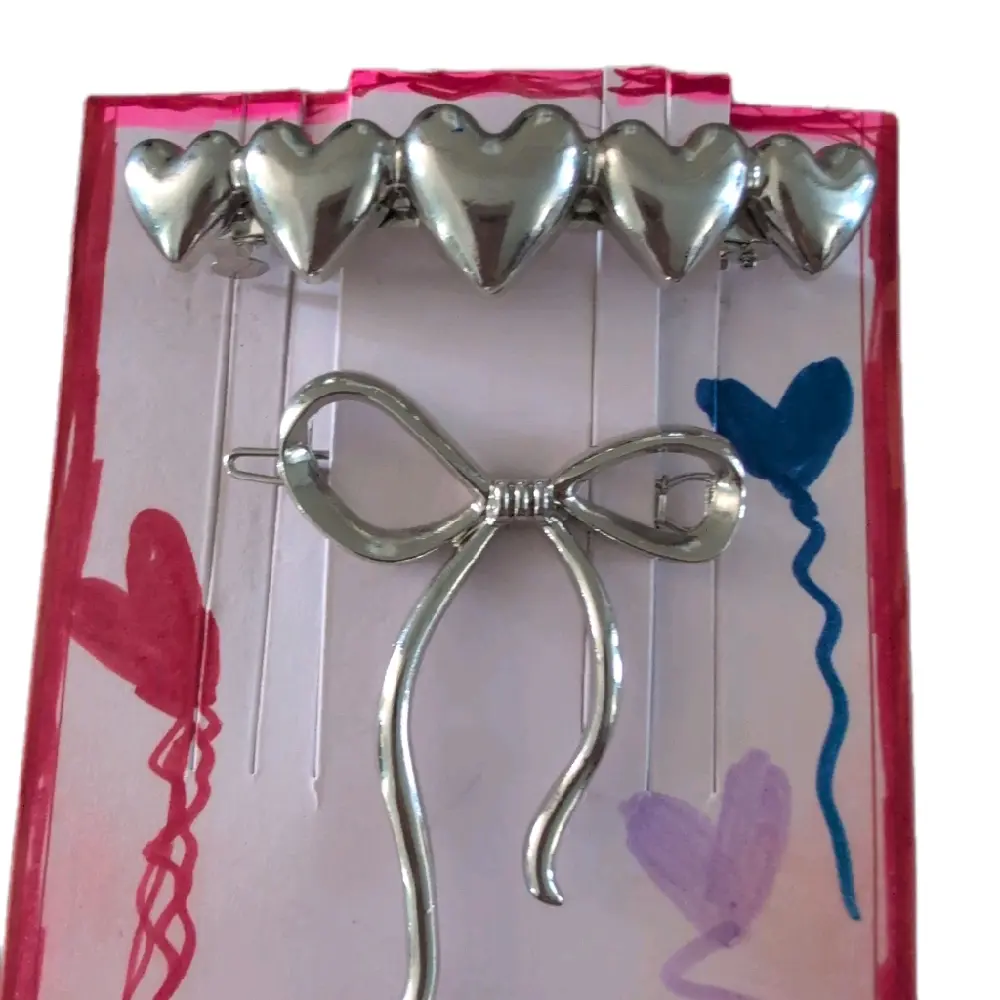 hair clip.