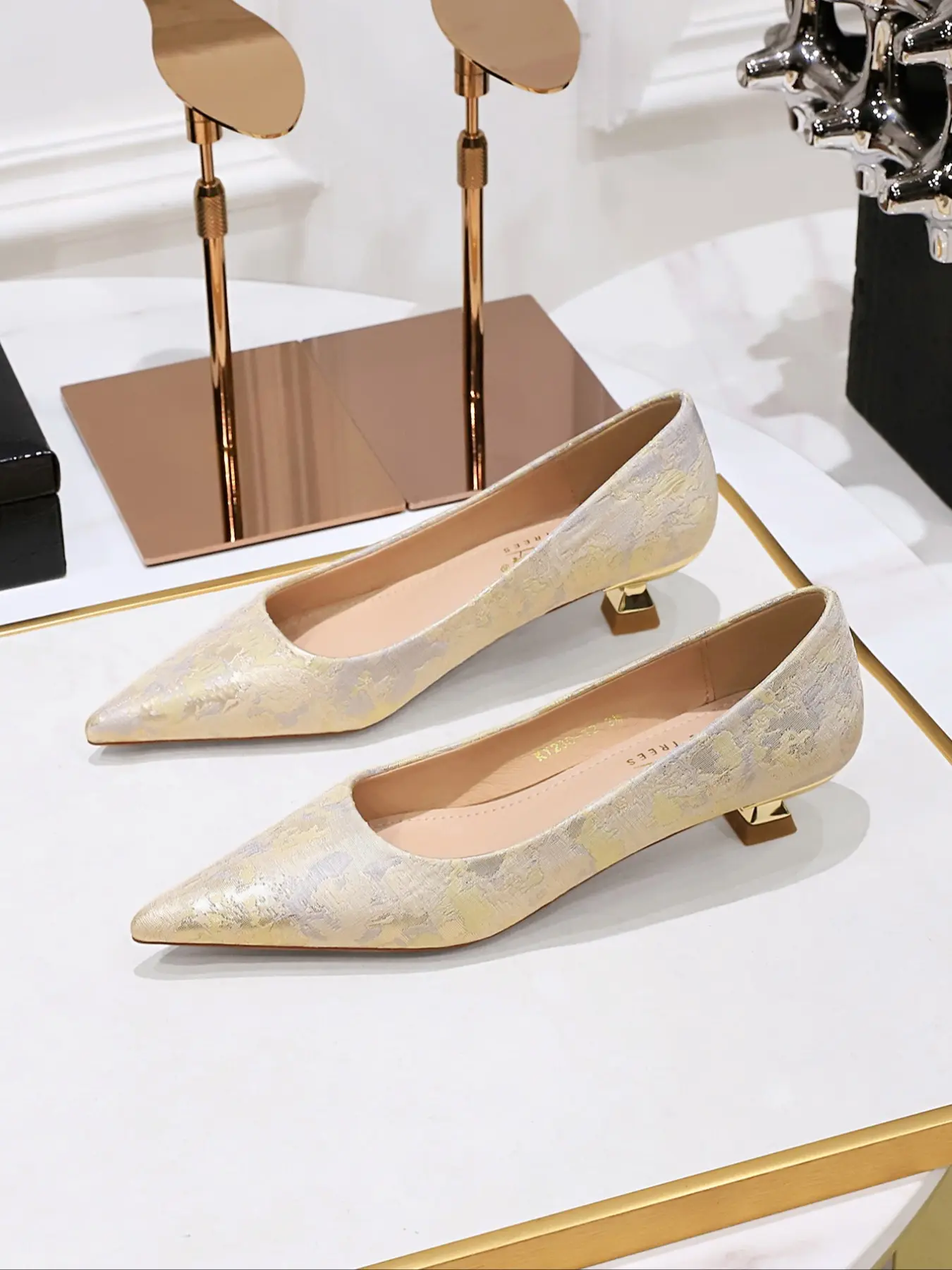 Vintage Embroidered Pointed Toe Mid Heel Women's High Heels, Fashion Stylish Retro Palace Style Single Shoes, Unique Metal Asymmetrical Heel, Elegant and Slimming Design