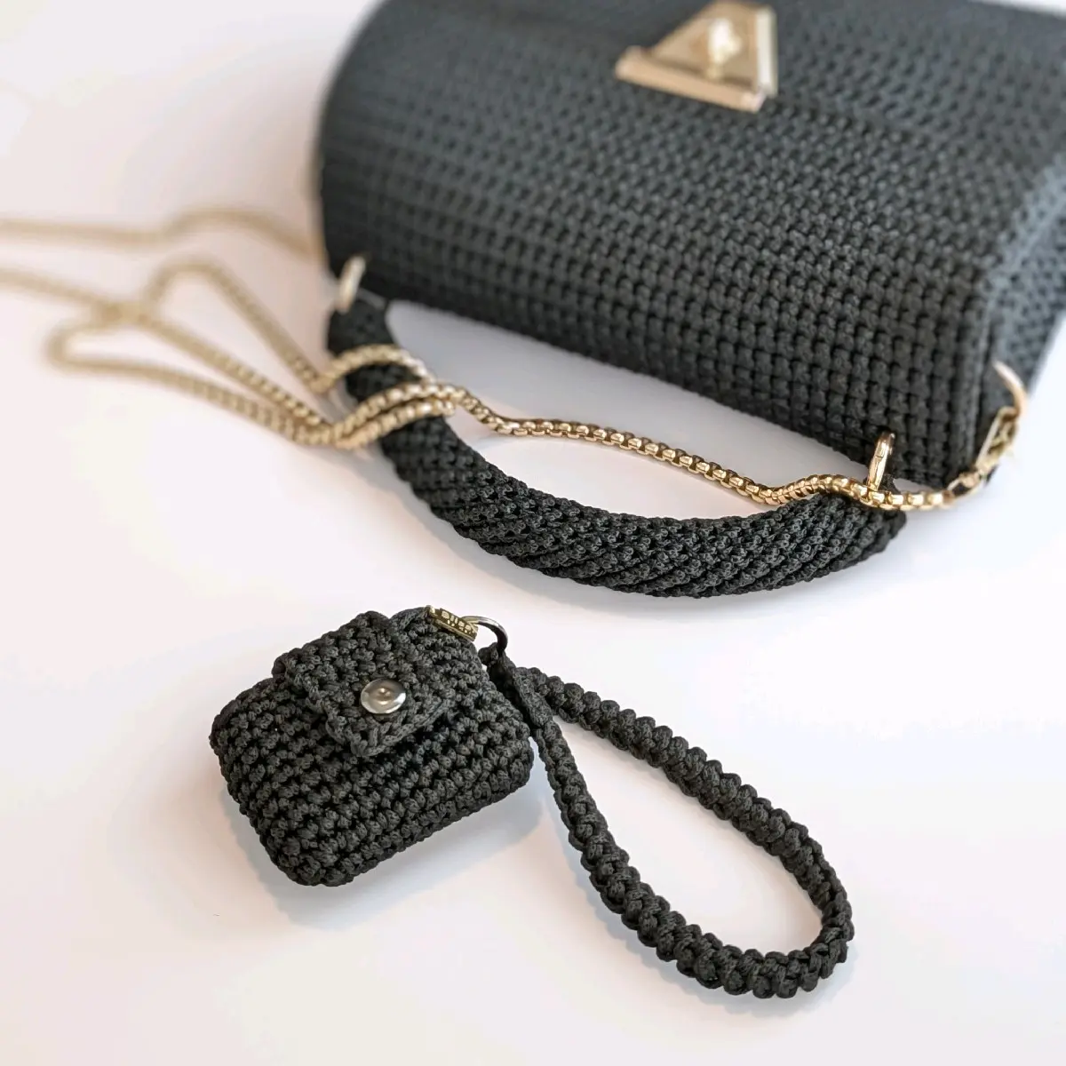Crochet Airpod Case| Color Black