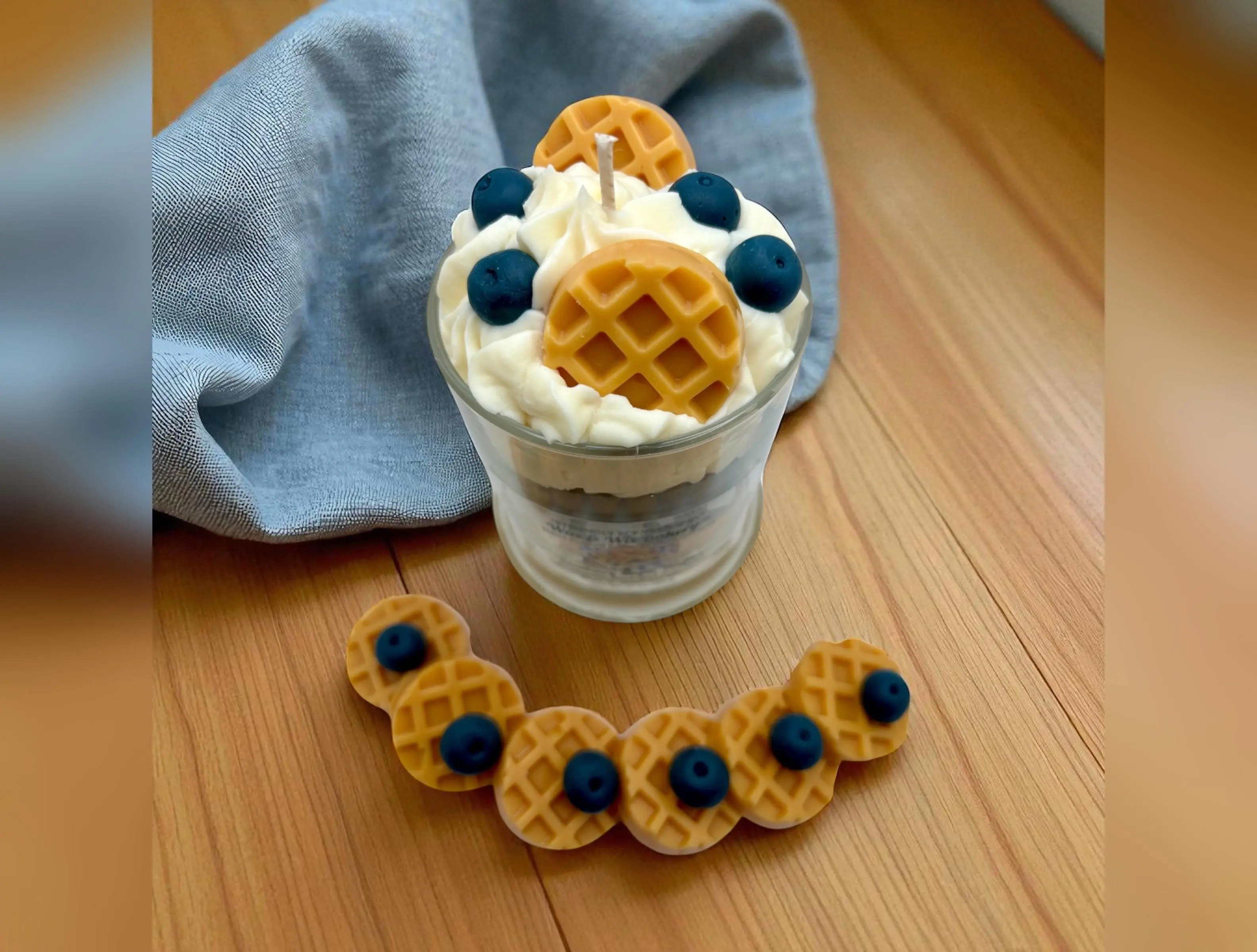 Blueberry Maple Waffle Candle. 13 oz. Large Soy Candle/Waffles, Blueberries, Maple Syrup. Strongly Scented Candle.