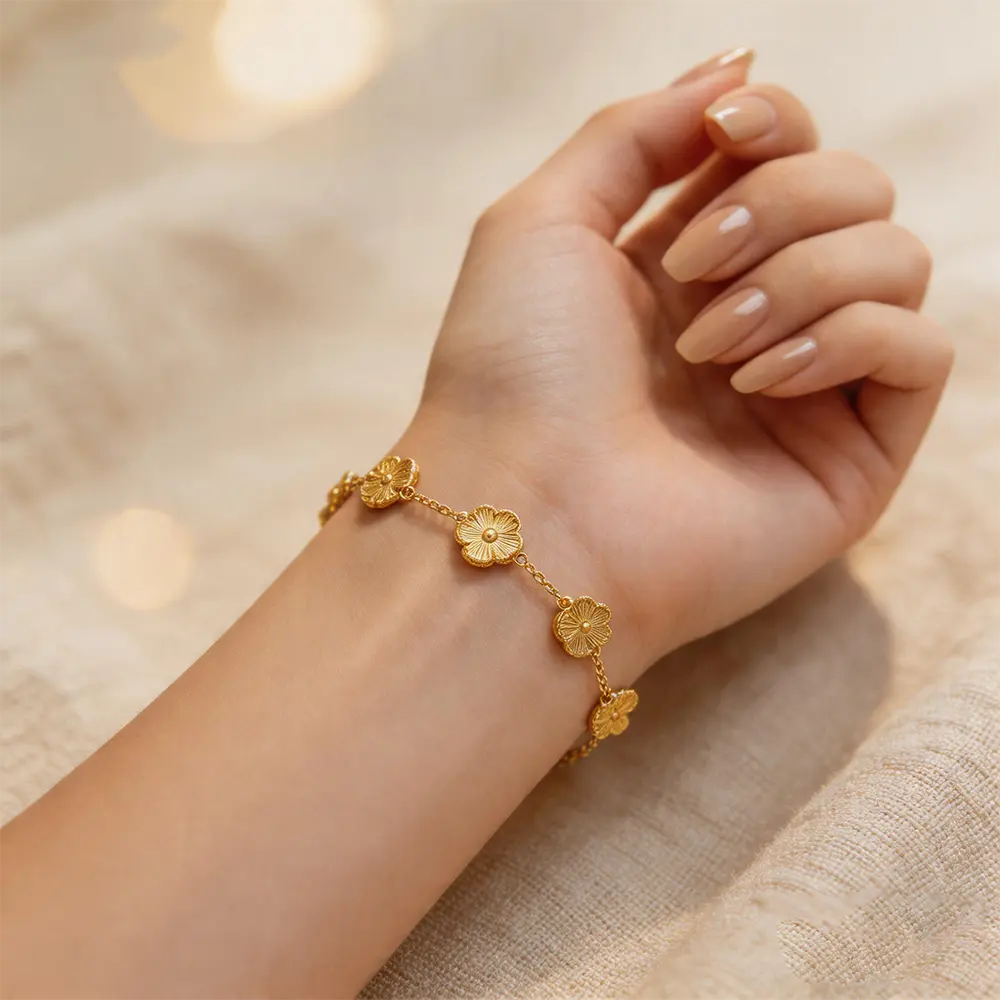 14K Gold Plated Dainty Flower Bracelet for Women, Delicate 5 Floral Charm Link Bracelet, Minimalist Adjustable Chain Boho Jewelry Gift for Teen Girls