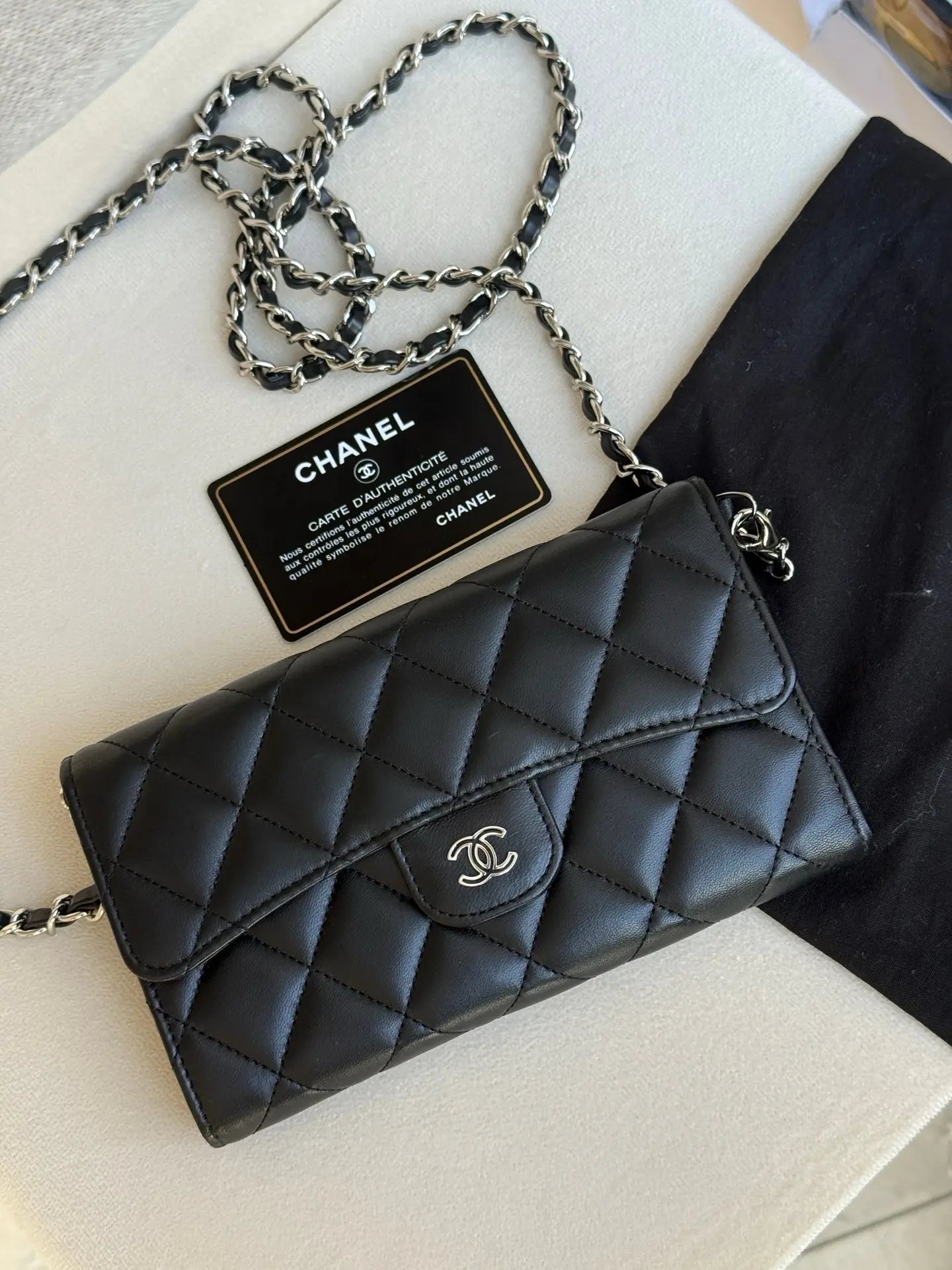 Pre-owned CHANEL Black Silver Long Tri fold Wallet 2602447