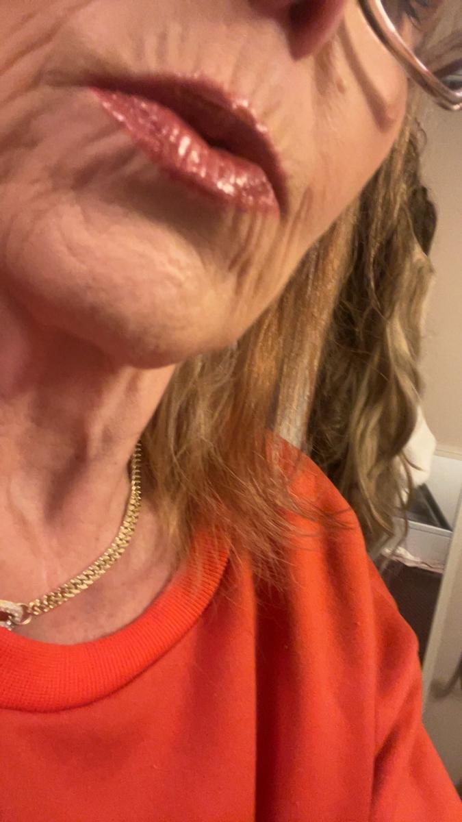 Item: maracuja juicy lip plump shimmer glass