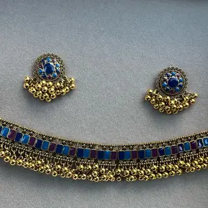 Beautiful traditional set with necklace and earrings