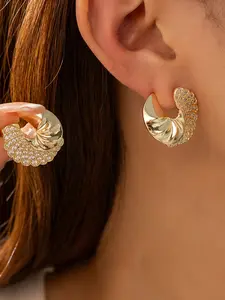 Elegant Twist Design C-Shaped Earrings for Women, 18k Gold Plated Full Diamond Studs, High-End Luxurious Ear Jewelry