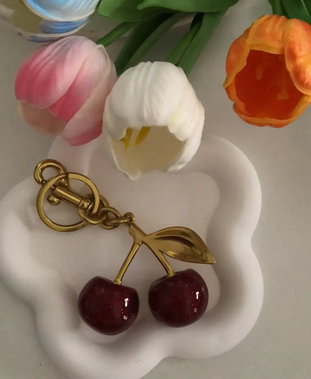 Cute and beautiful cherry keychain bag pendant shoulder strap extension accessories, cherry pendant Christmas gift box package, can be worn daily, suitable for birthday gifts, Christmas gifts, holiday gifts Charms Jewellery