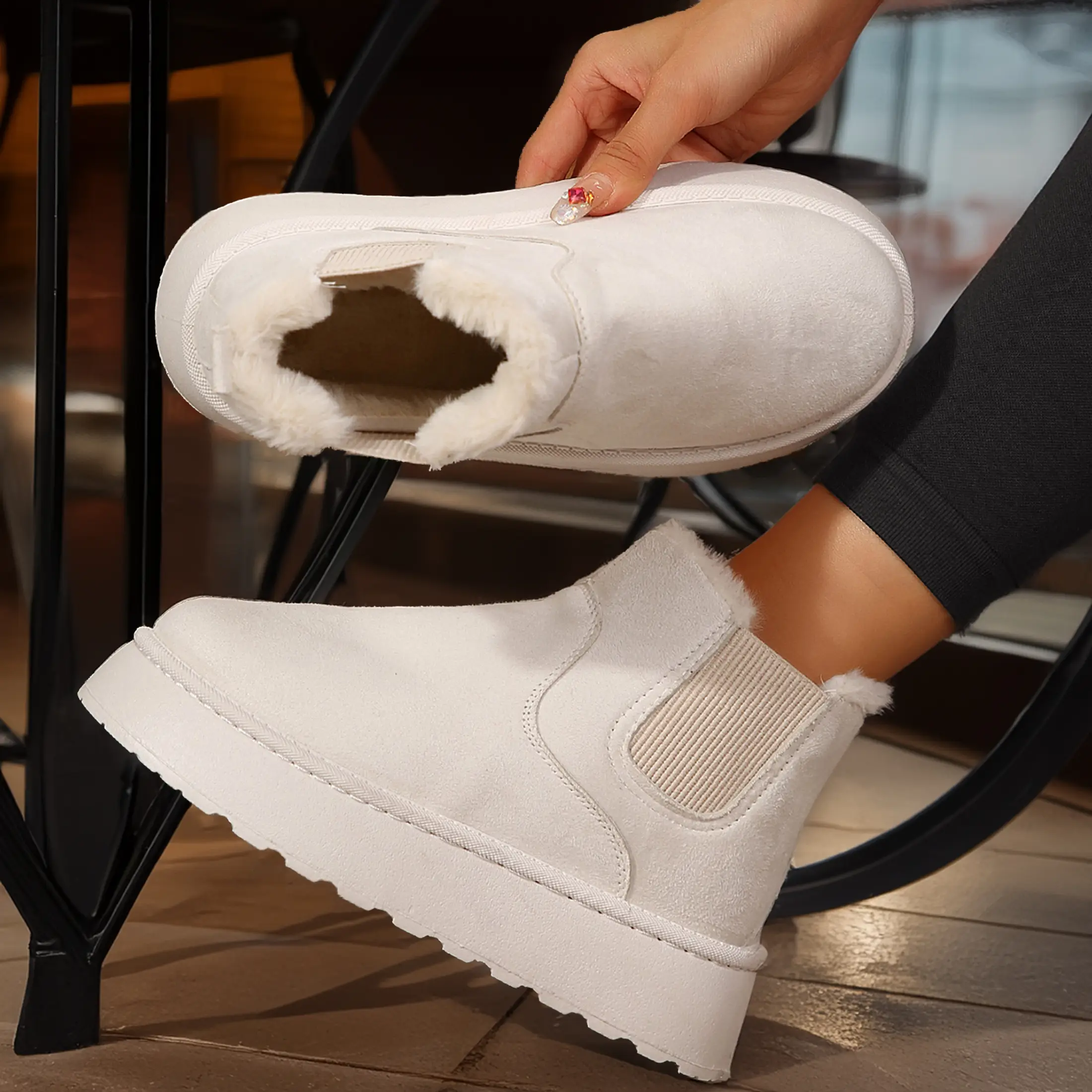 Women's Platform Suede Warm Stylish Snow Boots - Outdoor Non-Slip Comfort with Thick Flat Soles Boots Perfect for Winter Shoes