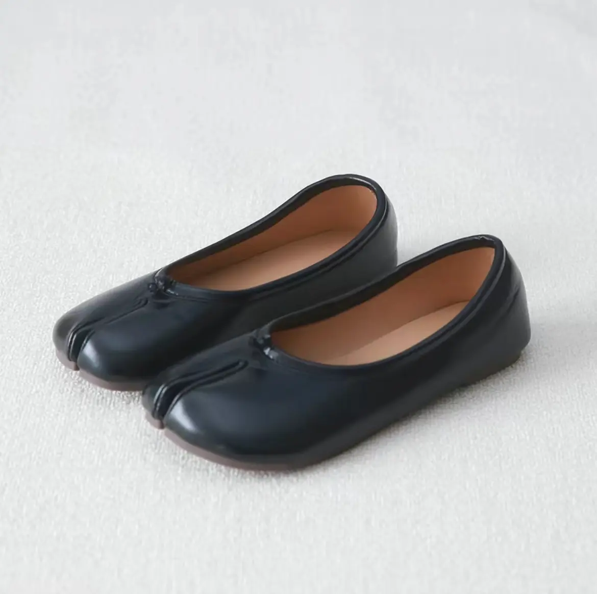 Women's Minimalist Soft Leather Ballet Flats - Comfortable Round Toe Slip-on Shoes for Office, Daily Wear, Plain