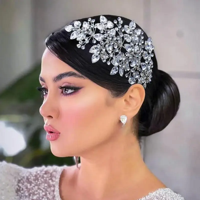 Bridal Rhinestone Hair Comb - Exquisite Glistening Leaf Design, Lightweight Handmade Versatile Bridal Headpiece for Wedding Ceremonies, Valentine's Day Events, Handmade Craft, Weddings, Ceremony, Leaf Shape, Bridal Shower