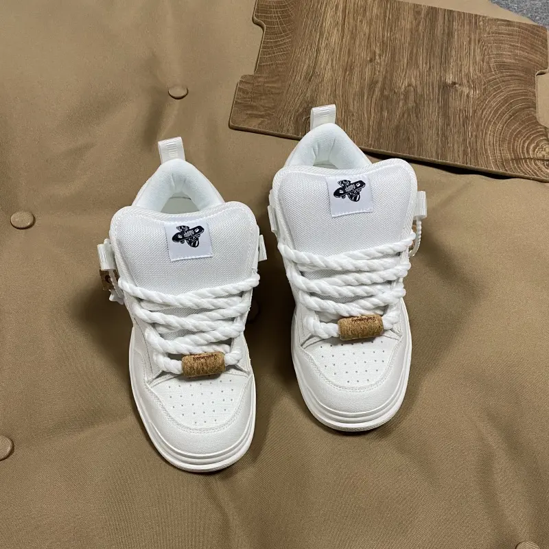 Spring/Summer white thick tongue sneakers, pure white bread shoes, casual shoes, plus-size white sneakers, sports skate shoes, light luxury versatile design, couples matching, retro outdoor street style, trendy student low-top skate shoes