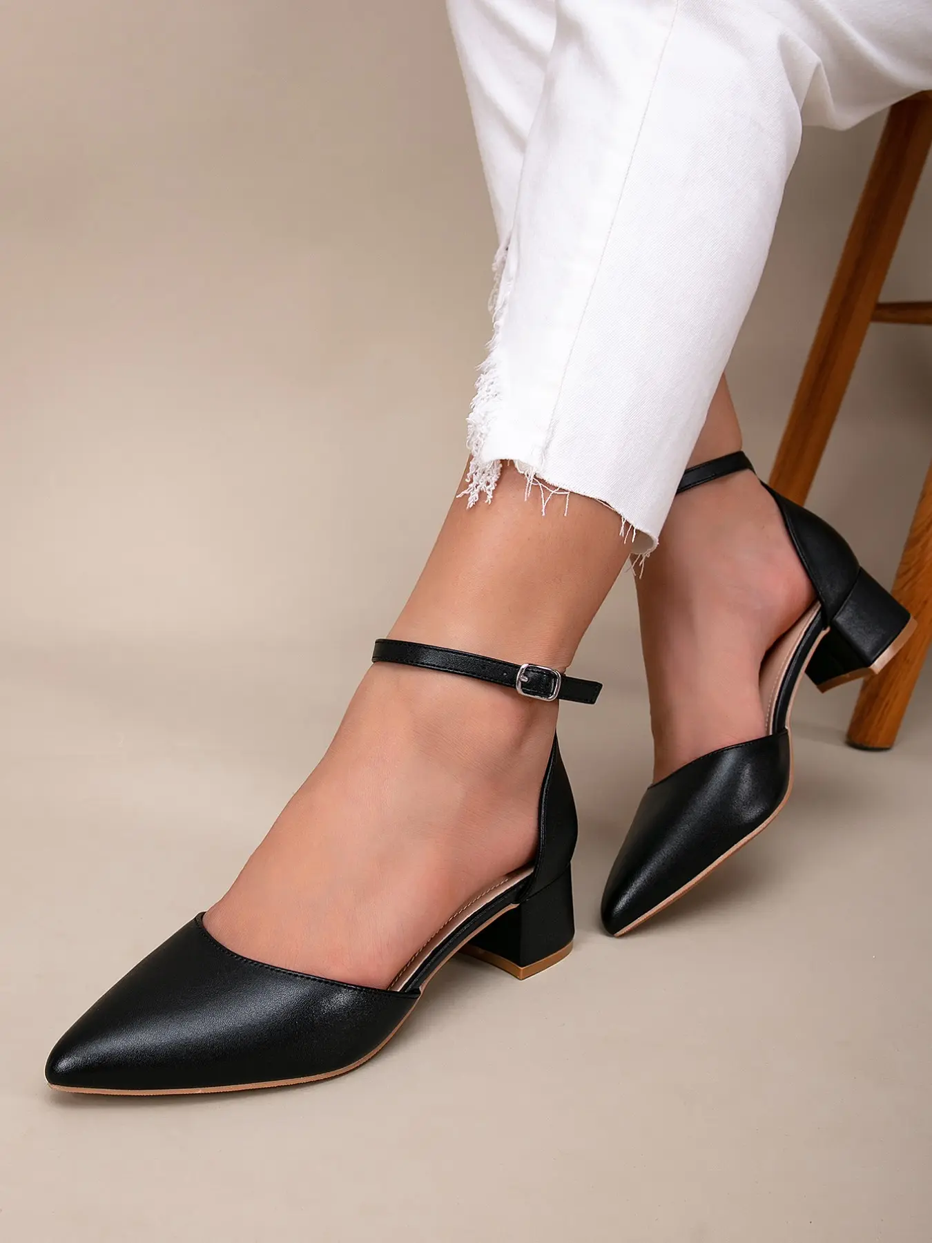 Elegant Women's Chunky Heel Single Shoe, Simple Style with Pointed Toe, Comfortable Hollow Out Design, All-Season High Heels, Daily Fashion Footwear, Chunky Heeled Shoe