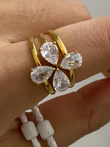 A Fresh and Elegant Style 18k Gold Stainless Steel Teardrop-Shaped White Diamond Four-Leaf Clover Layered Ring, An Exquisite and Fashionable Accessory for Women, Gold Stackable Rings