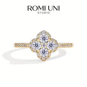 ROMI UNI STUDIO S925 sterling silver clover design ring. Made of synthetic moissanite material. This is a fashionable and exquisite high-end jewelry for daily wear. Simplicity, fashion, and elegance. It is an ideal choice for daily gifts