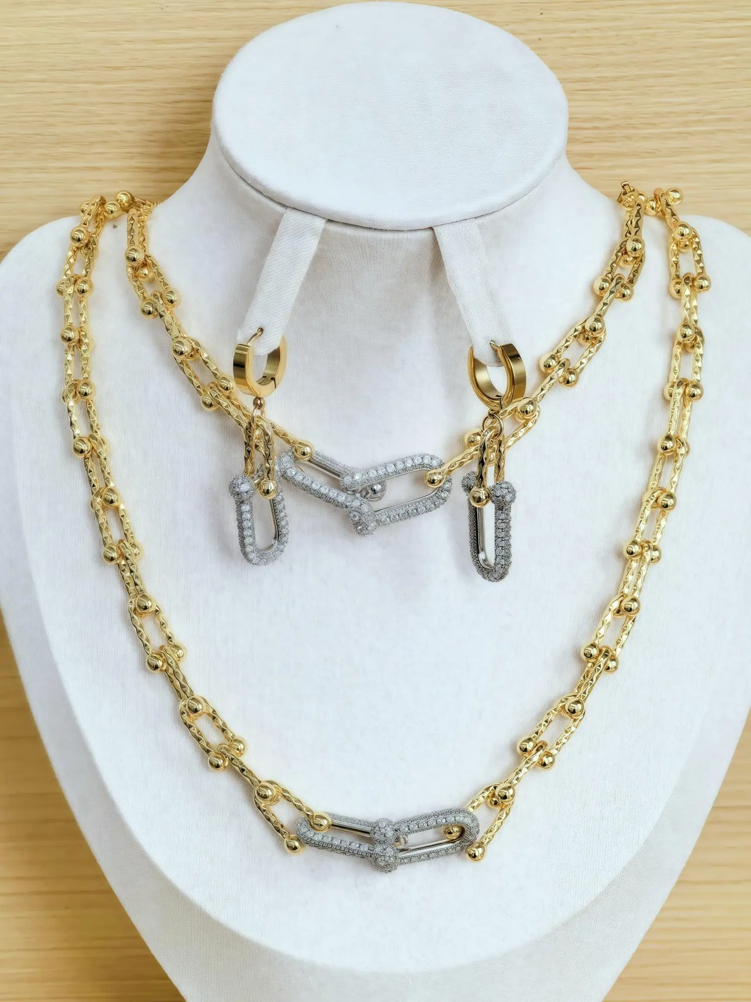Stainless Steel U-Shaped Horseshoe Buckle Jewelry Set, Elegant Rhinestone Accessories Including Necklace, Bracelet and Earrings for Women