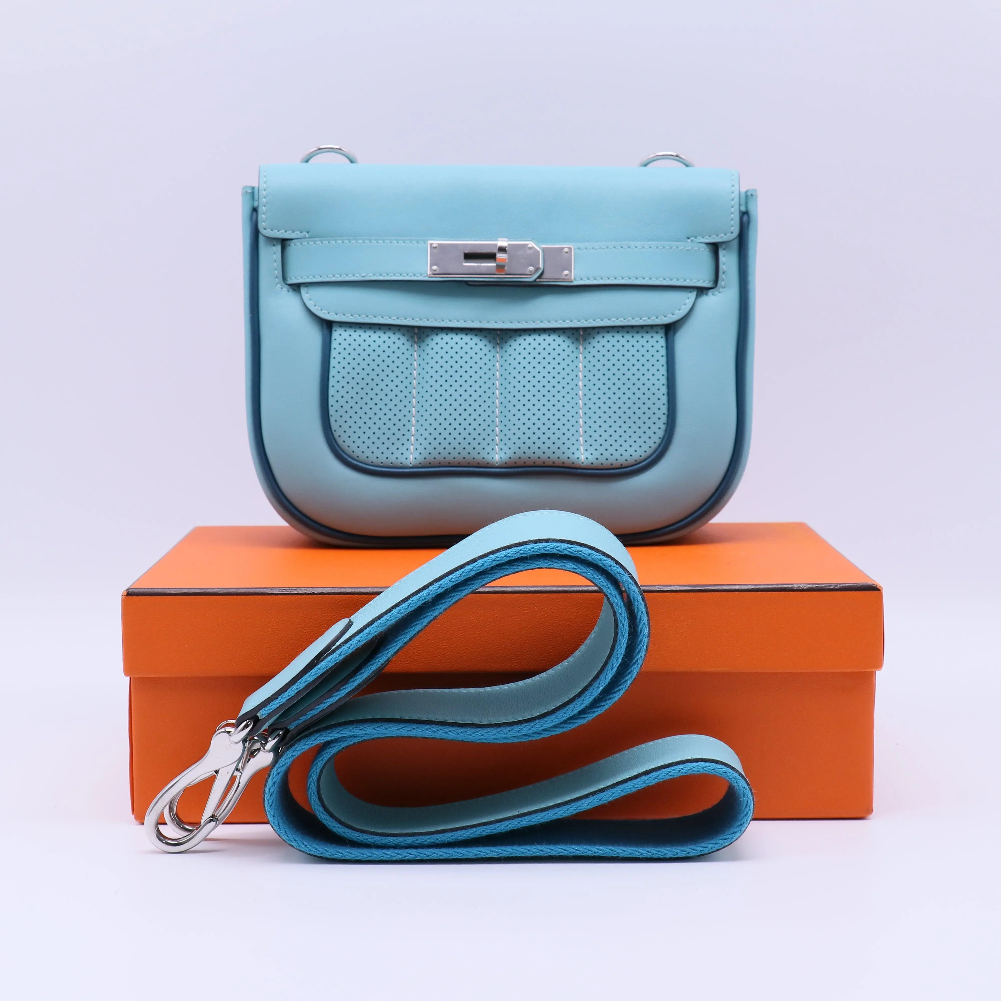 Pre-owned HERMÈS Leather Shoulder Bags Hermes Mini Berline Bag B22168