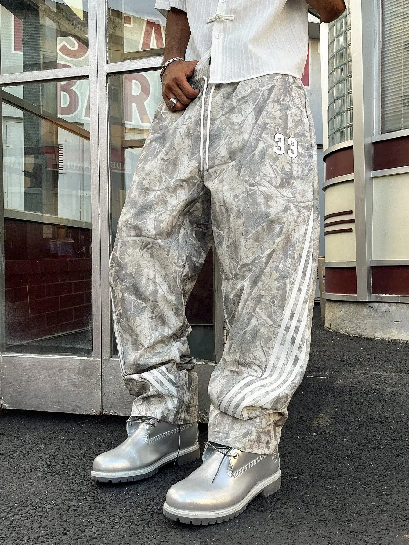 Unisex Camo Number Print Athletic Pants Drawstring Elastic Waist Jogger Pants Loose Fit Streetwear Track Pants for Men Women Y2K Casual Workout Lounge Pants Outdoor Running Training Pants Side Stripe Everyday Sport Bottoms Trendy Daily Wear Urban Fits Set