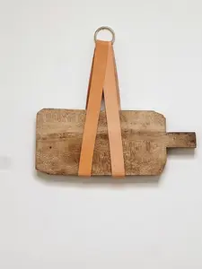 Leather hanging Display Holder for kitchen cutting board charcuterie Bread Cheese Board recipe book wall mounted organizer home storage tray