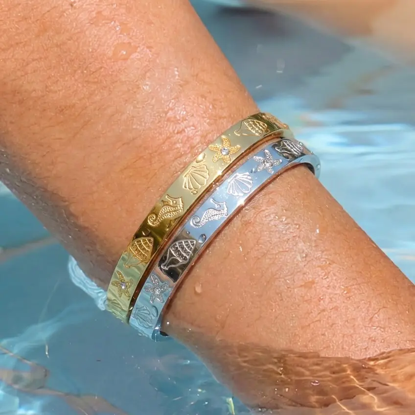 1 Pc Engraved Sea Shell Starfish Seahorse Pattern Bangle Bracelet, Fashion Jewelry for Women, Mermaidcore Aesthetic Jewelry for Summer Beach Vacation Gift, Perfect for Resort Holiday Wear and Pool Party backtoschoolshopping