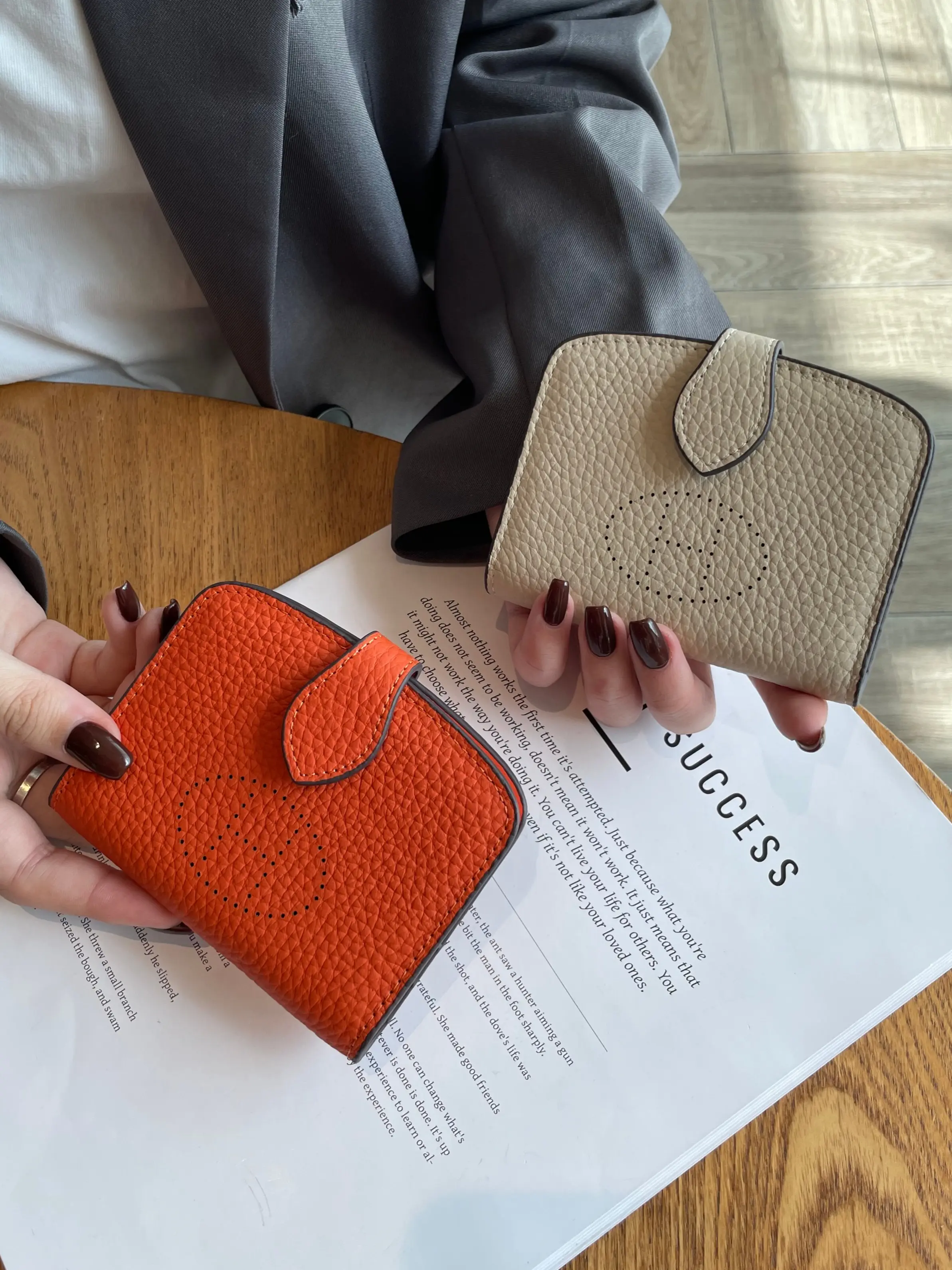 Women's Leather Card Holder Wallet, Durable & Stylish Design, Perfect Gift for Her, Minimalist Accessory for Daily Use, Cowhide Purses, Elegant Fashion Wallet, Genuine Leather Wallet, Elegant Minimalist Wallet, Cowhide Wallets