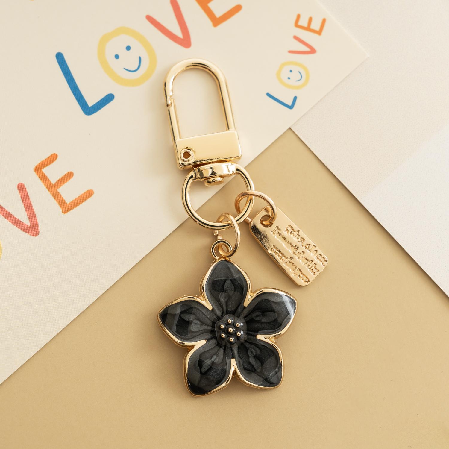 Botanical Bloom Keychain, Dainty Floral Keyring, Chic Unisex Gift for Women & Men, Trendy Bag Charm & Car Key Decor