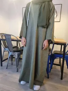 Middle Eastern Muslim Women's Plain Long Robe, Arabic Round Neck Loose Fit, Slimming Chest Button Pearl Design, Stylish and Comfortable, Traditional Arabic Robe