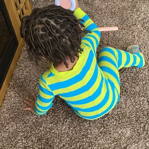 Product Review of New 6 in 1 Selfie Stick With Fill Light, 67" Phone Tripod & Wireless Remote Page Turner,Bluetooth Camera Video Recording Remote,Music Control, for iPhone ,iPad ,iOS,Android from v**g