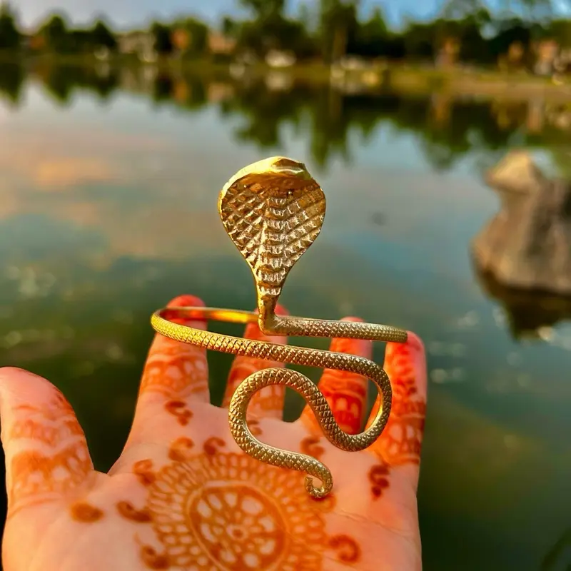 Cobra cuff