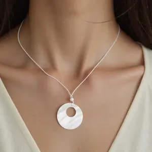 Round Shell Necklace Natural Pendant Choker Lucky-Fortune Clacicle Chain
