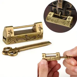 A Vintage Vintage Lock with an Old-Style Key, Featuring Excellent Carved Lettering, One Piece (Zinc Alloy Lock Core).