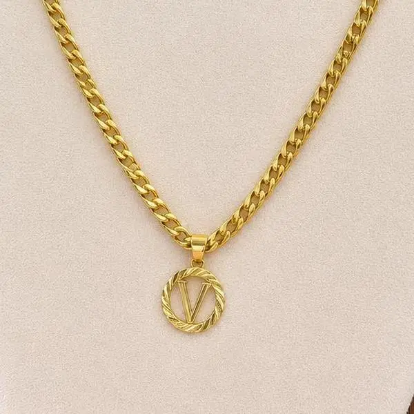 Initial Necklaces for Y2K Fashion Lovers - Gold-Tone Smooth Metal Initial Letter Necklace, Round Pendant with Twisted Rope Edging, Chunky Cuban Chain, High-Quality Daily Wear Meaningful Accessory