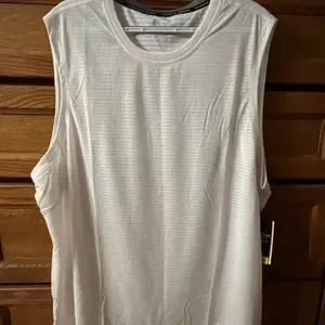 Athletic Wear Mesh Muscle Shirt - White Sleeveless Top for Sports