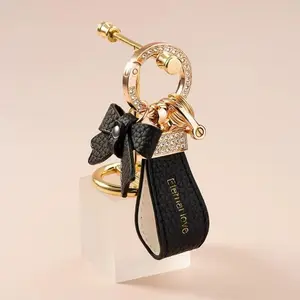 Car Keychain, Creative and Exquisite Women's Car Keychain, Pendant for Bookbag, Keychain for Bags, Car Interior Accessories for Women & Girls, Stylish Keychain