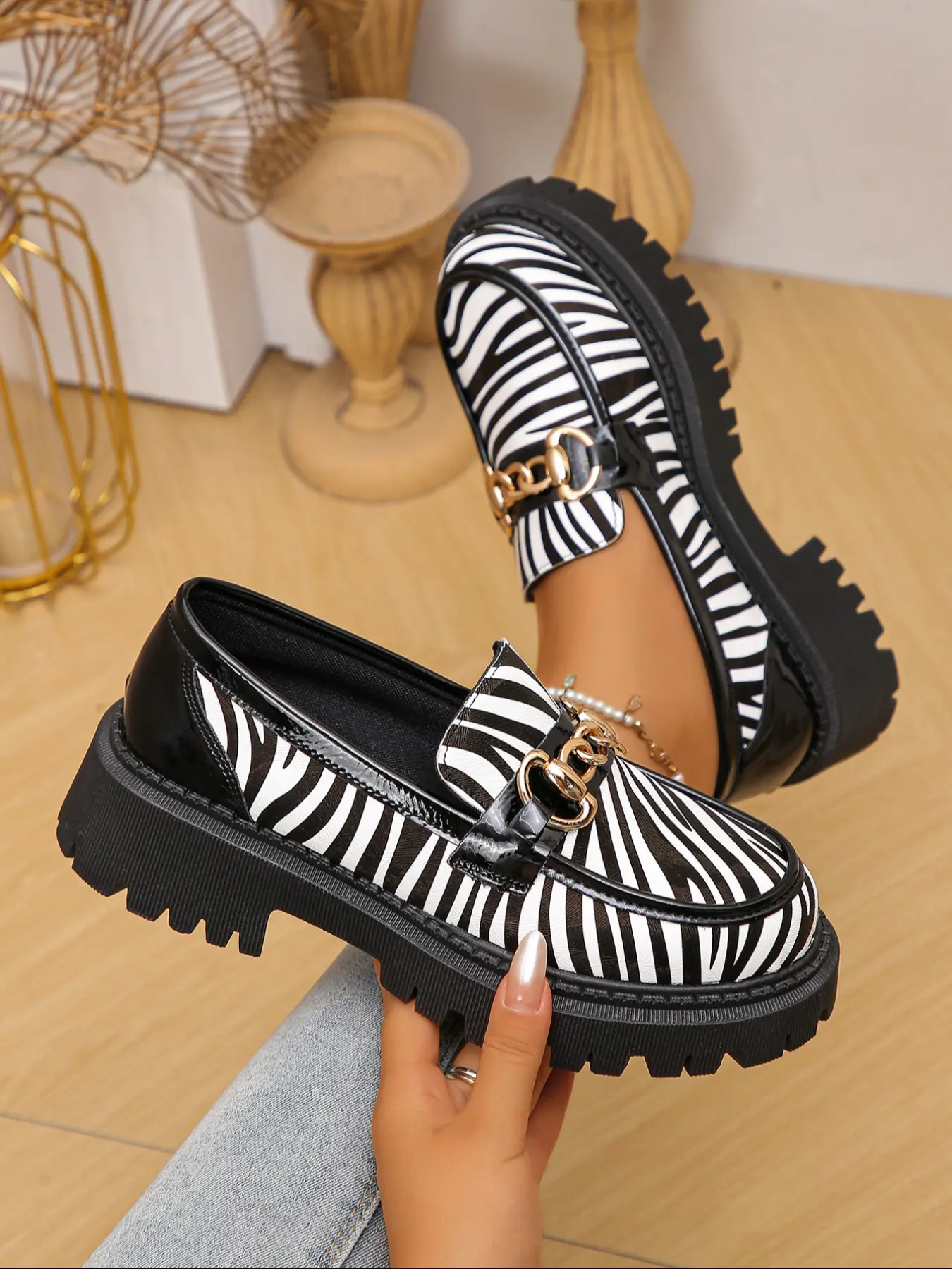 Women's new casual Flatform flat loafers, Pu leather loafers, zebra print design, simple and versatile fashion casual shoes, suitable for various casual occasions and commuting wear in daily life, back-to-school season with jeans and short skirts