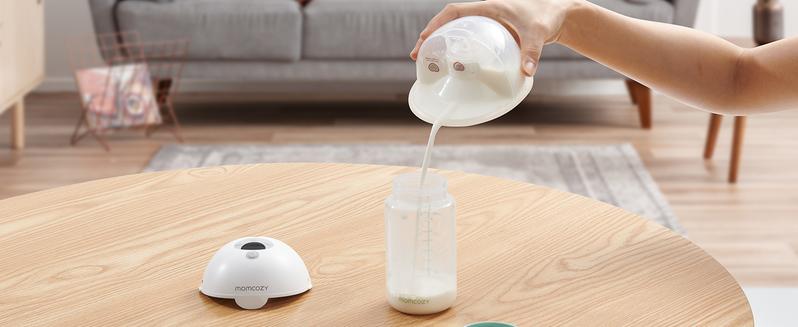 Momcozy 22oz Portable Breast Milk Cooler for Outdoor, 360°Total Cooling for 24Hours, Larger Capacity Travel Breastmilk Chiller with 2pcs Baby Bottles for Breastmilk Storage, Breastfeeding Essentials