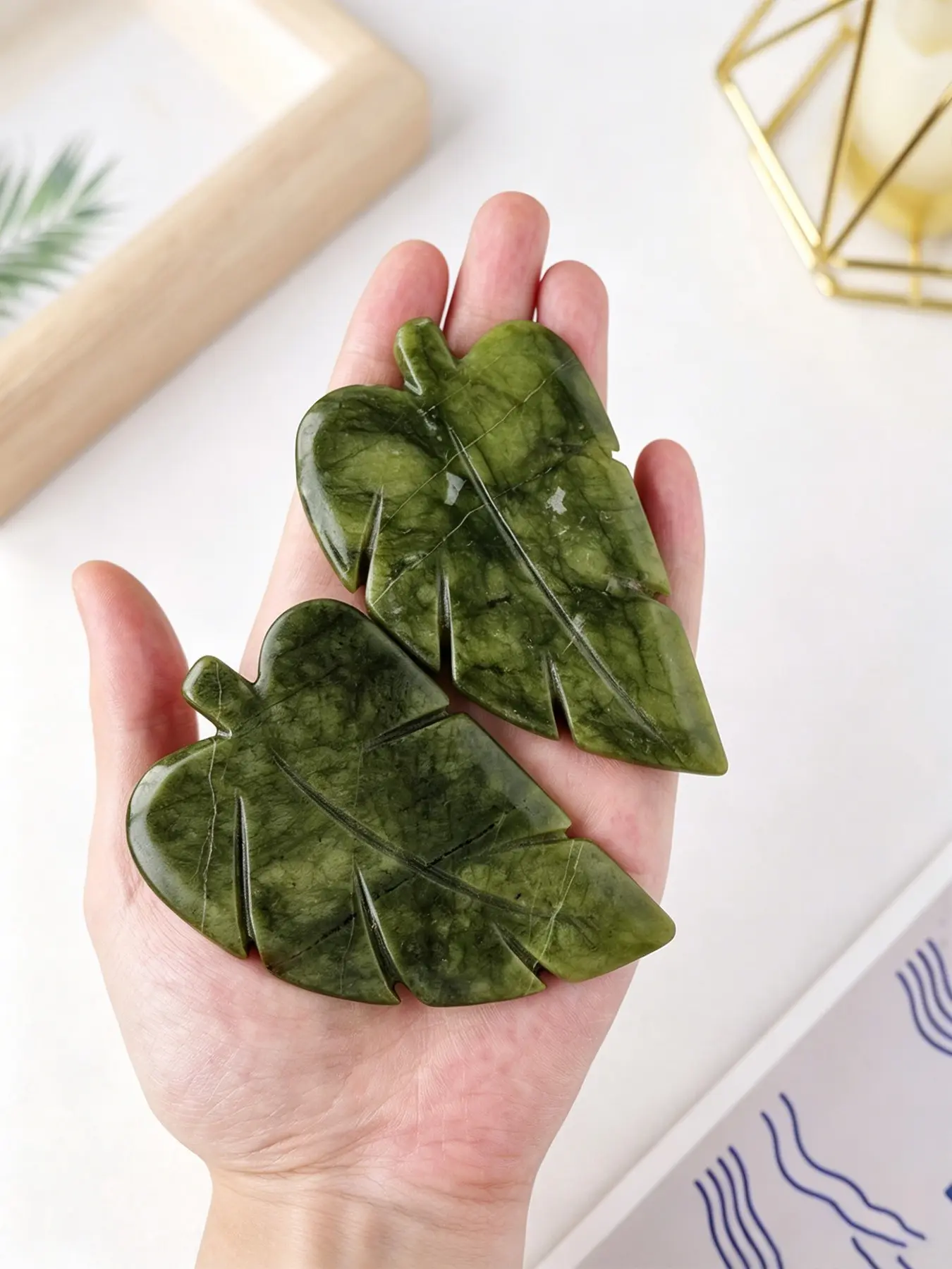 High-Quality Natural Crystal Jade Leaf Sculpture, Hand-Carved Stone Leaf Statue, Ideal Home Decor Item, Unique Artistic Piece, Crystal Decorative Ornaments